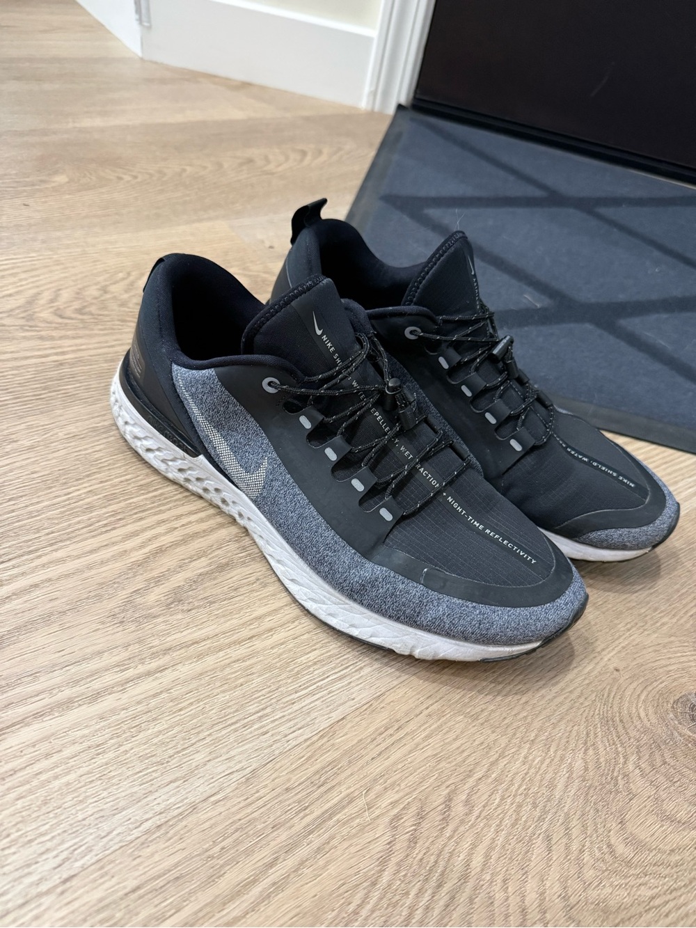 Nike Men’s Black and Gray Running Shoes
